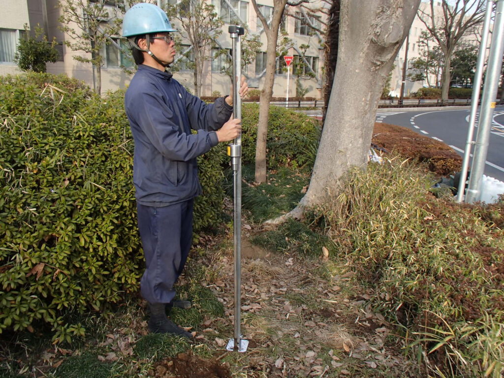 植栽基盤診断　土壌硬度調査