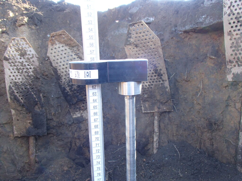 植栽基盤診断　土壌硬度調査