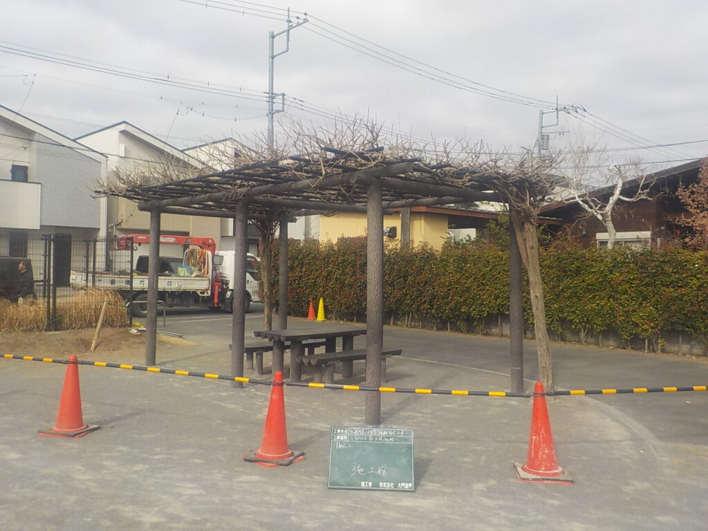 三芳町　造園工事　公園　藤棚　撤去前