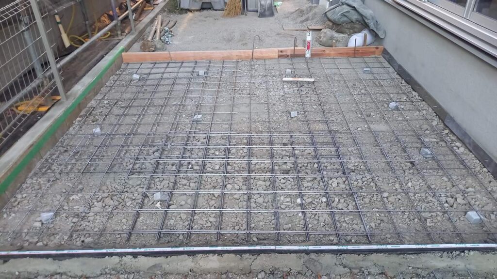 外構工事　駐車場　コンクリート打設前　6mmワイヤーメッシュ