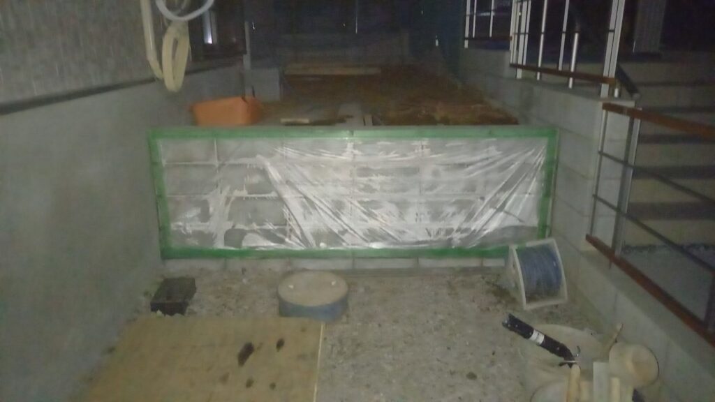 外構工事 型枠ブロック コンクリート養生