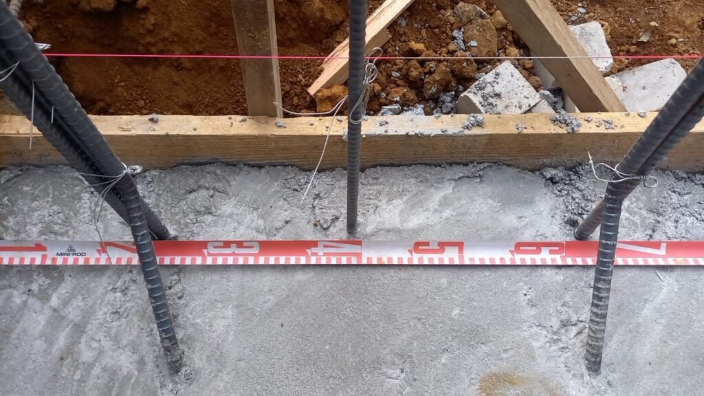 外構工事 型枠ブロック ハンチ筋結束状態