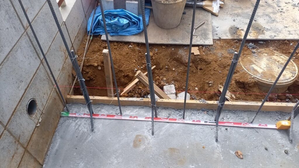 外構工事 型枠ブロック 立ち上がり鉄筋 配筋寸法管理