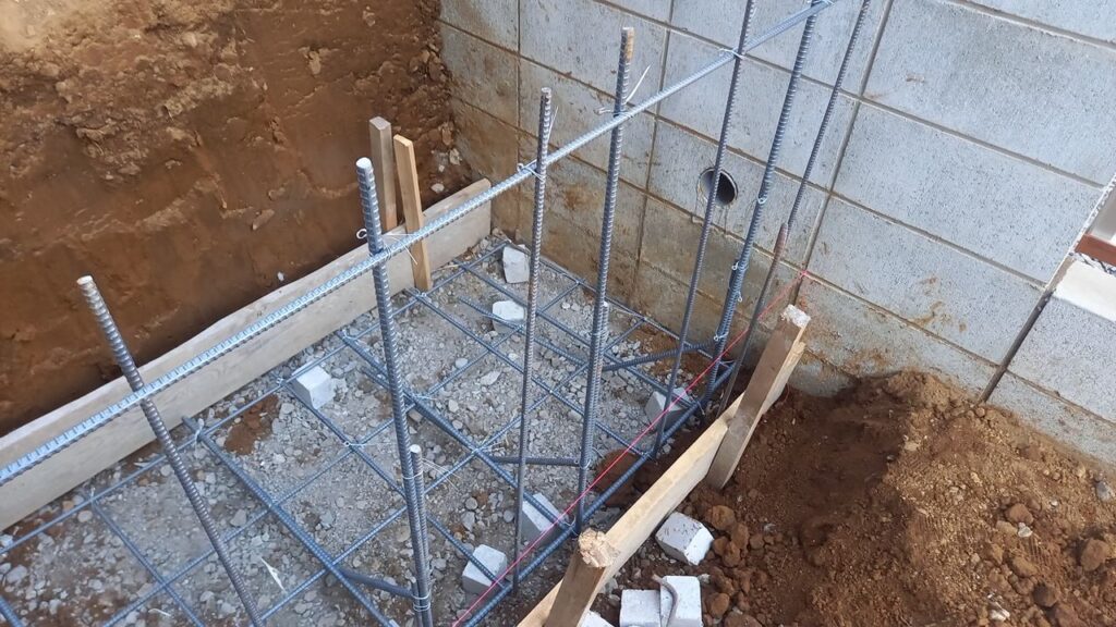 外構工事 型枠ブロック 鉄筋配筋