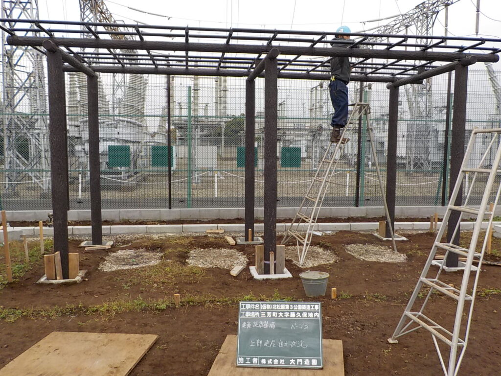 三芳町　公園新設工事　藤棚設置