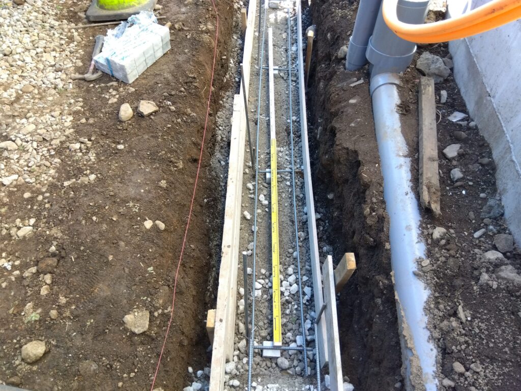 外構工事　ブロック　基礎　鉄筋配筋　800mm間隔