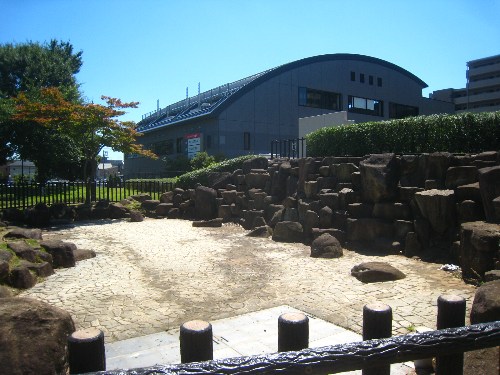 ふじみ野市|【造園工事】【石工事】公園石組み事例