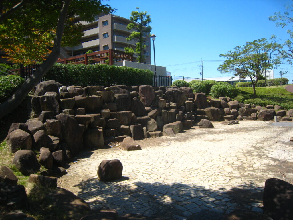 ふじみ野市　造園工事　石工事　カスケード　崩れ積み