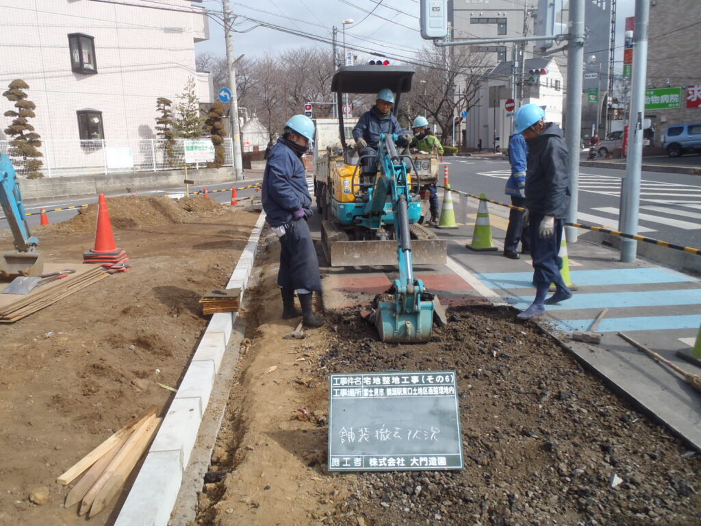 富士見市 歩道整備工事 インターロッキング 路床掘削