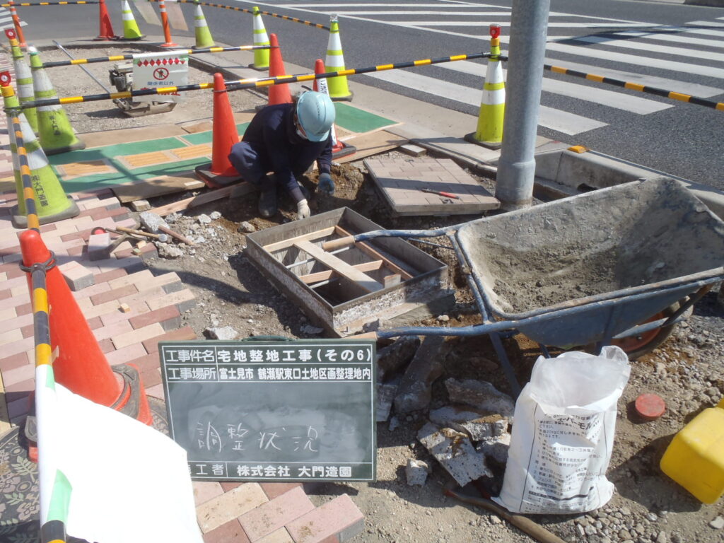 富士見市 歩道整備工事 ハンドホール