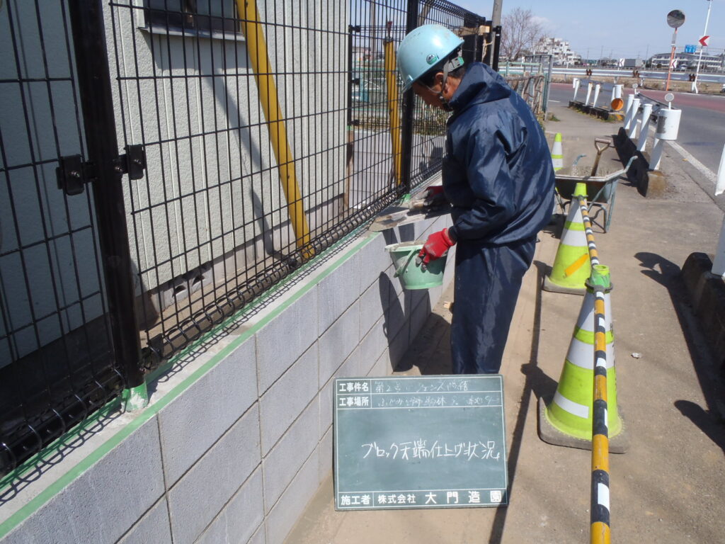 ふじみ野市　外構工事　フェンス修繕　仕上げ作業