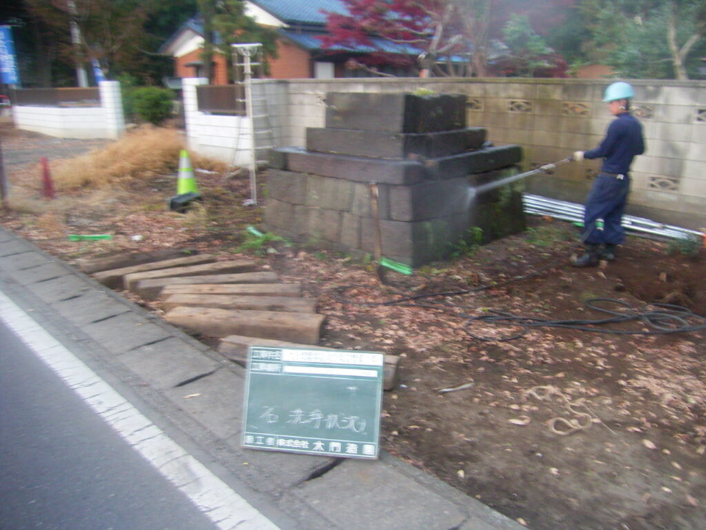 三芳町 大石燈籠