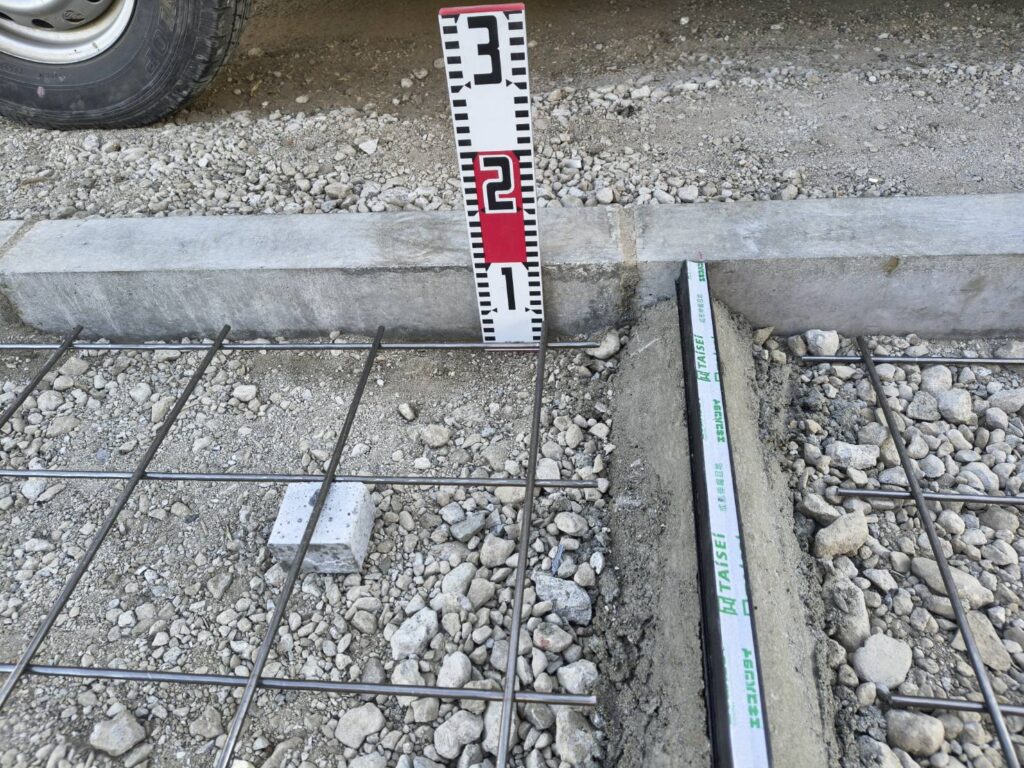 外構工事 駐車場 土間 厚さ寸法 100mm